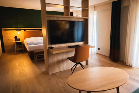 Check-in online para hoteles en Alicante: prepara las llegadas sin perseguir datos por WhatsApp