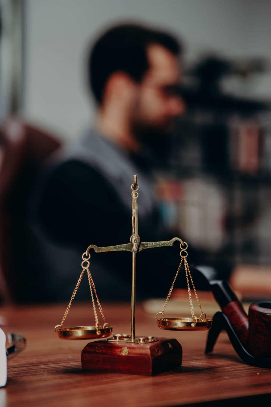 Balanza de la justicia en un despacho